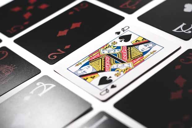 https://unsplash.com/photos/queen-of-spade-playing-card-OfdFHy1zxjQ